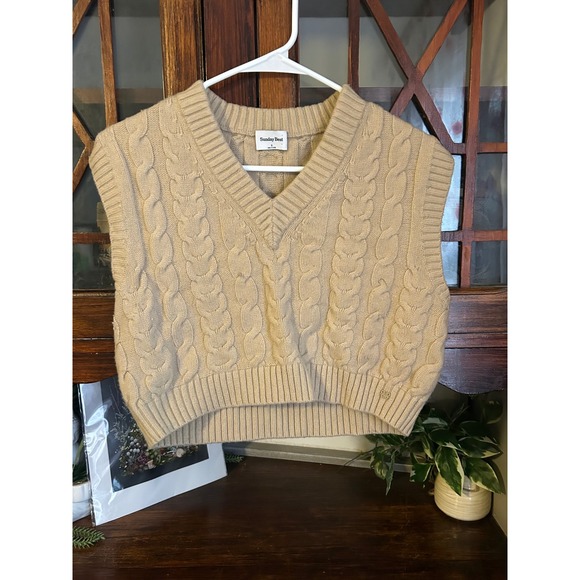 Aritzia Sunday Best Winston Merino Wool Cable Knit V-Neck Sweater Vest Small - Picture 2 of 7